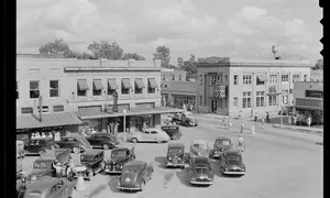 Courthouse square in Kennett, Missouri, 1942. The Cotton Exchange Bank is visible across the street.